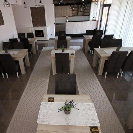 Aparthotel "Queen Zina" Власич Экстерьер фото