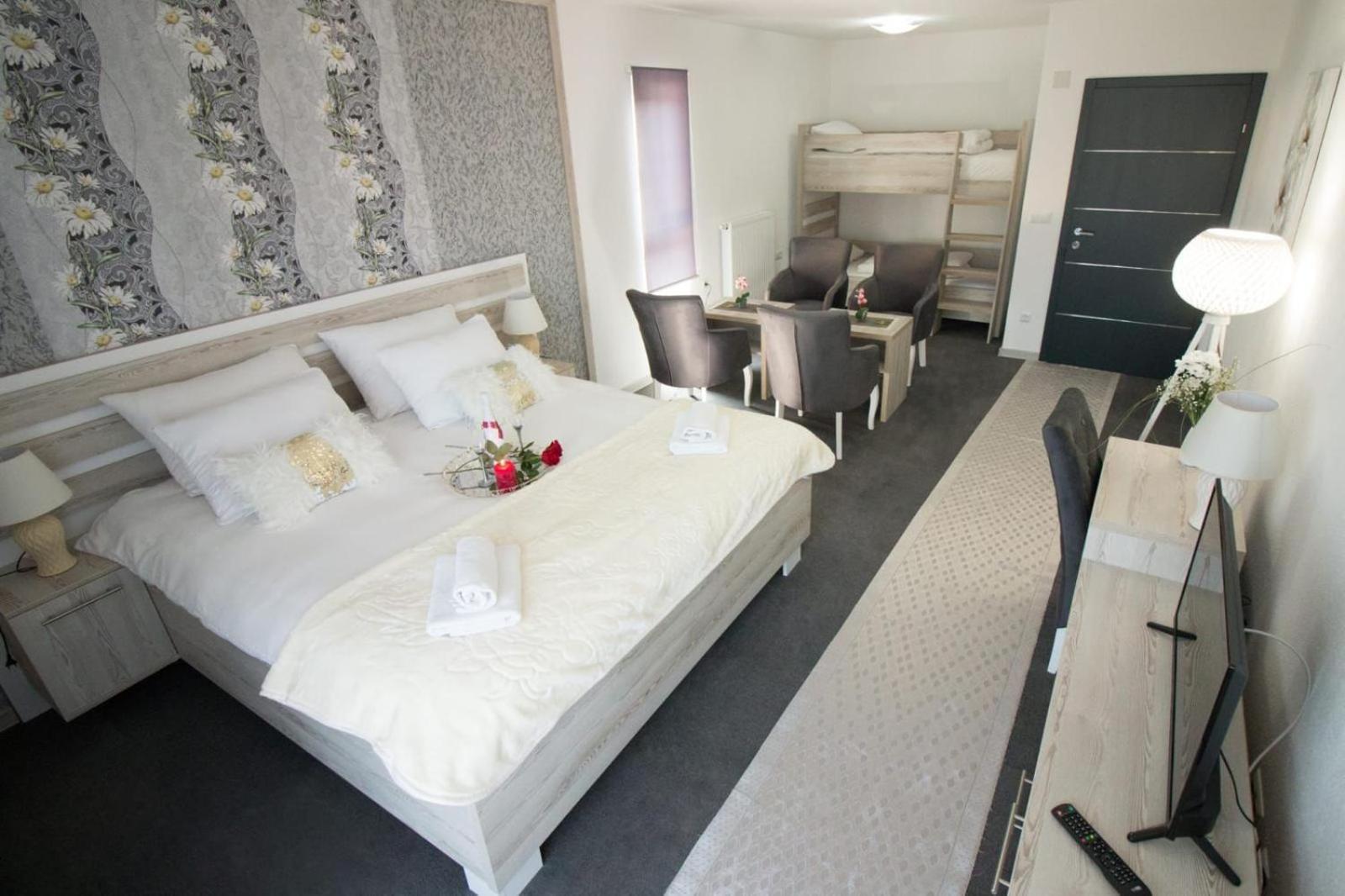 Aparthotel "Queen Zina" Власич Экстерьер фото