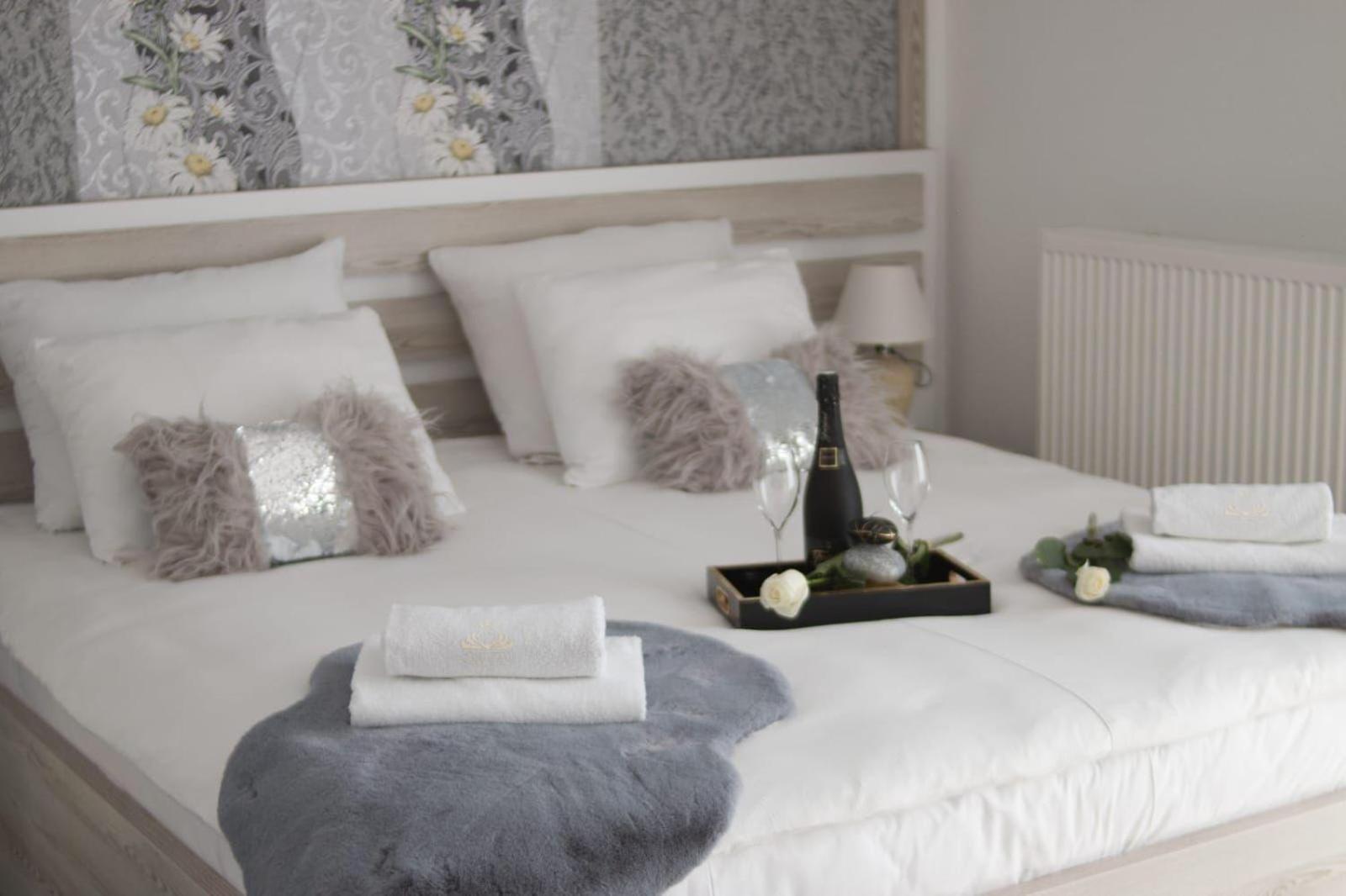 Aparthotel "Queen Zina" Власич Экстерьер фото
