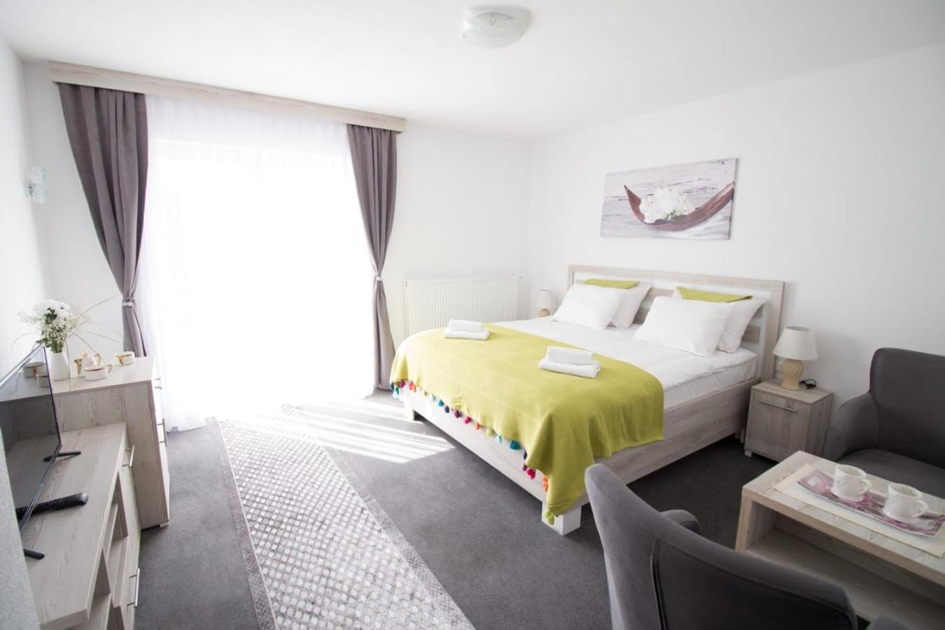Aparthotel "Queen Zina" Власич Экстерьер фото