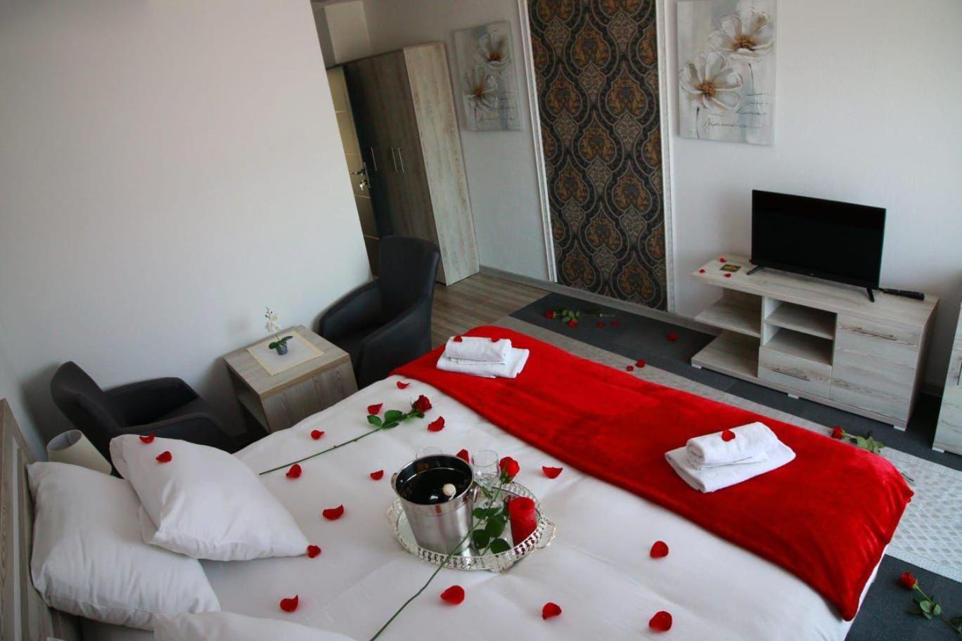 Aparthotel "Queen Zina" Власич Экстерьер фото